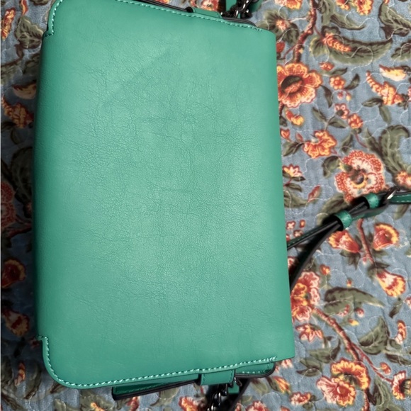 Simply Vera Green Crossbody Bag, NWOT - Picture 1 of 9